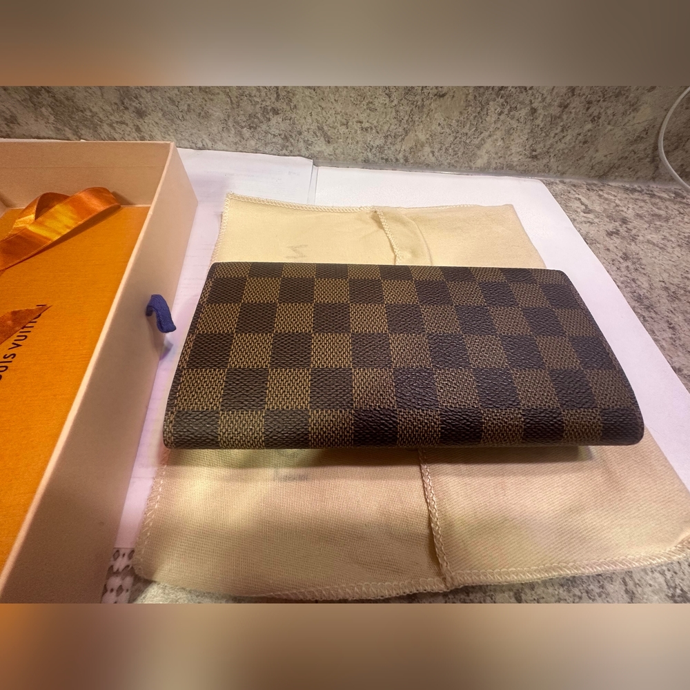 LV Wallet